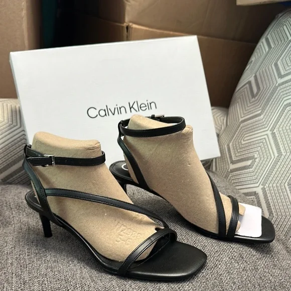 NIB CALVIN KLEIN BLACK IRYNA SANDALS - Picture 1 of 5
